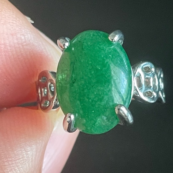 Oval green jade stone ring size 5.5 - Picture 7 of 9